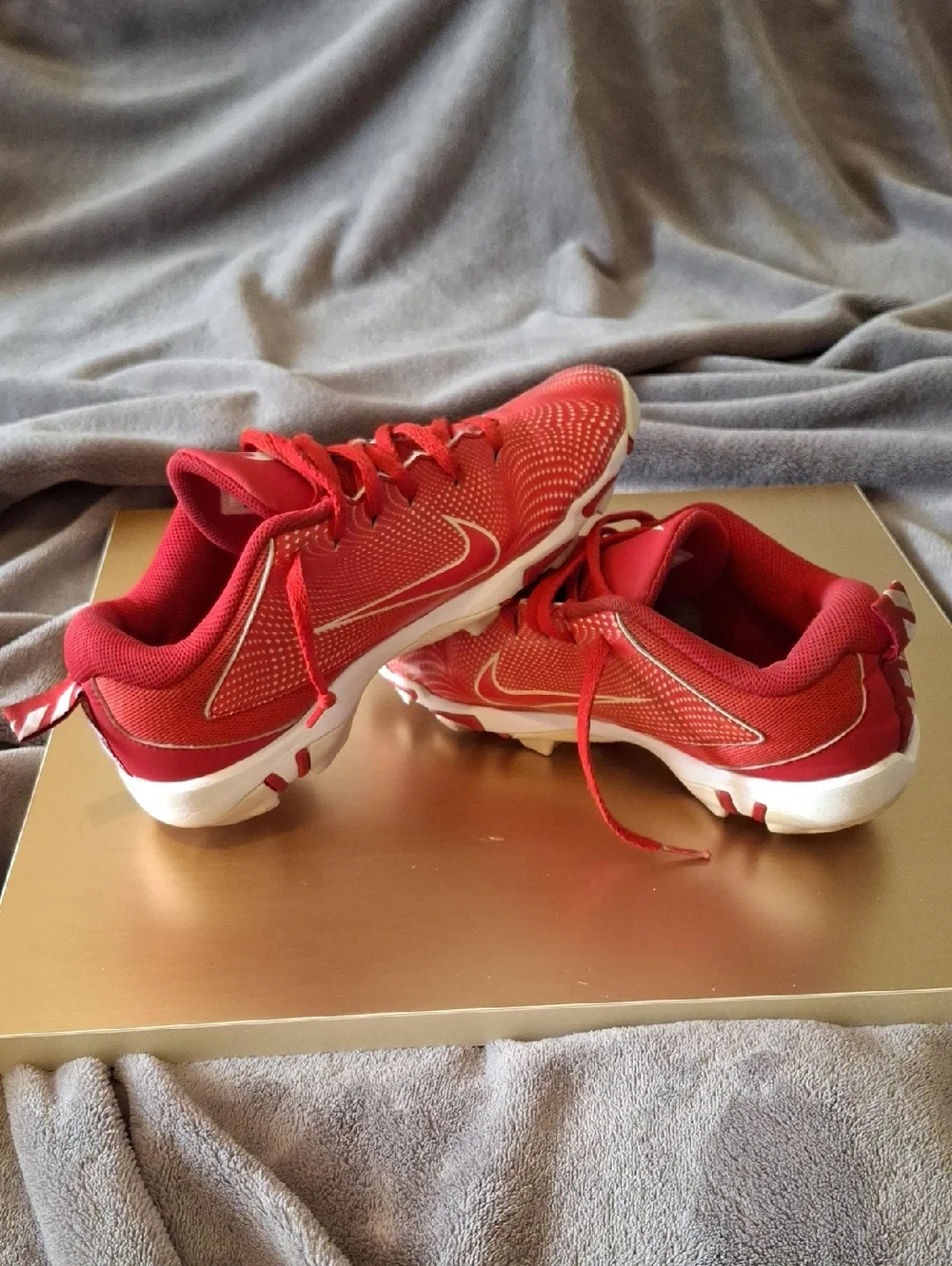 Nike Kids Red Soccer Cleats with White Swoosh - Picture 5 of 5